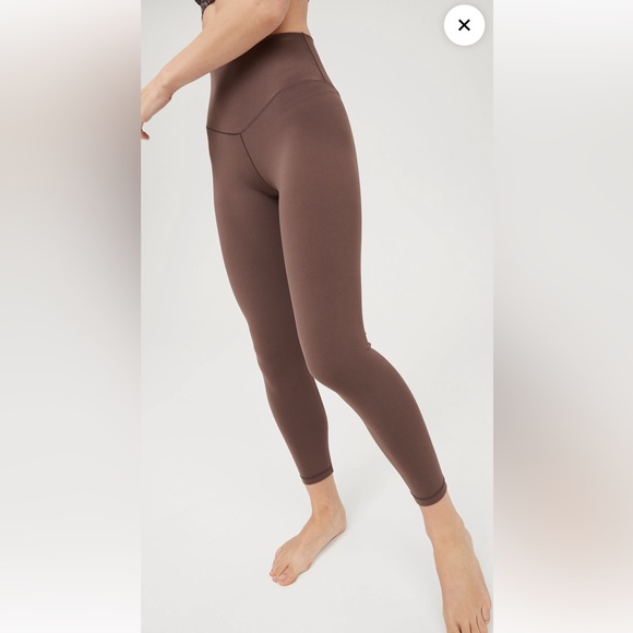 High-rise aligned style leggings - Picture 2 of 6